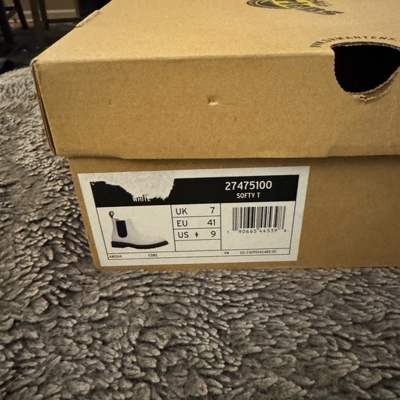 DR MARTENS Women’s 2976 Chelsea Boots - Picture 7 of 12
